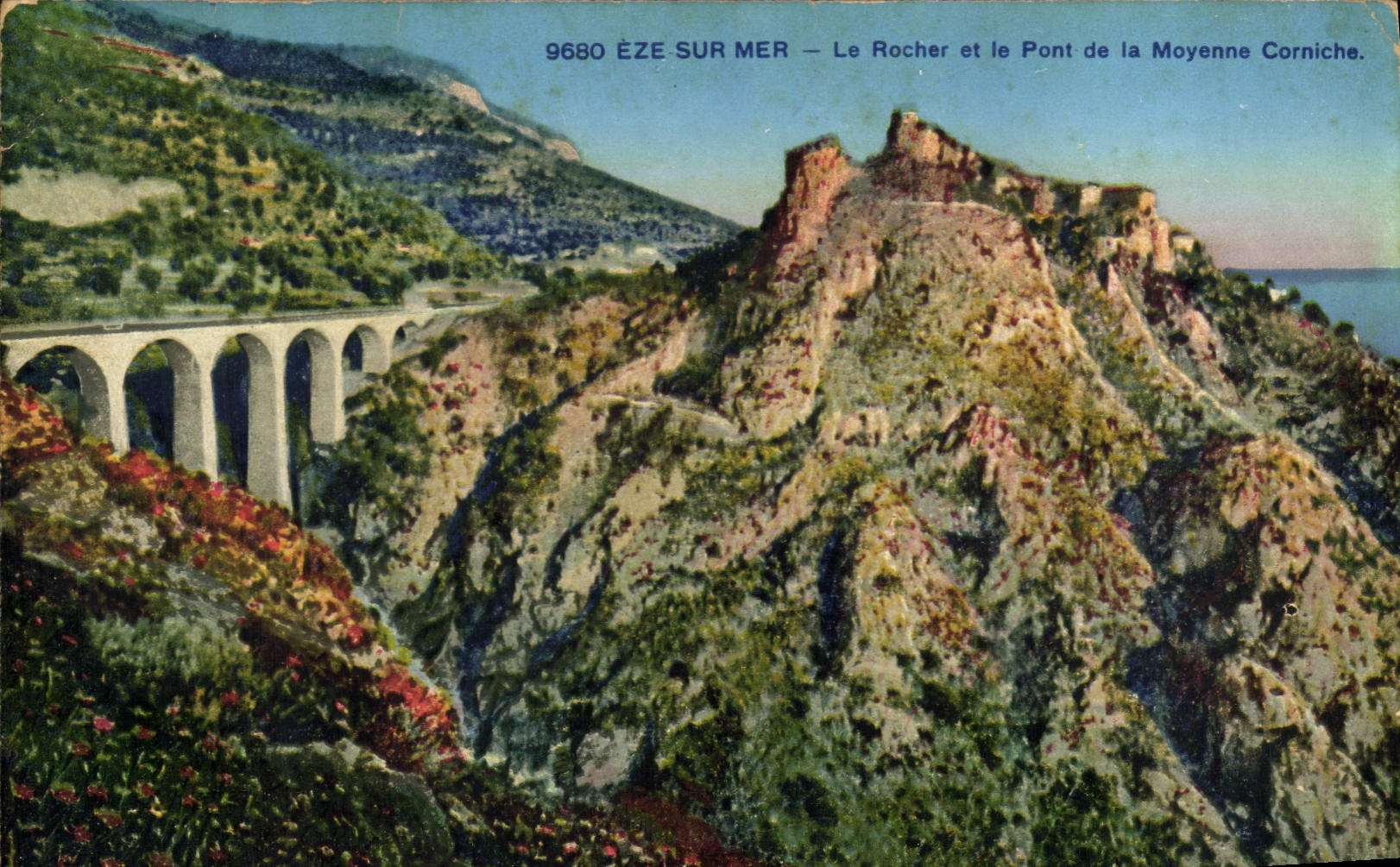 CPA Eze Sur Mer Le Rocher et le Pont de la Moyenne Corniche 
