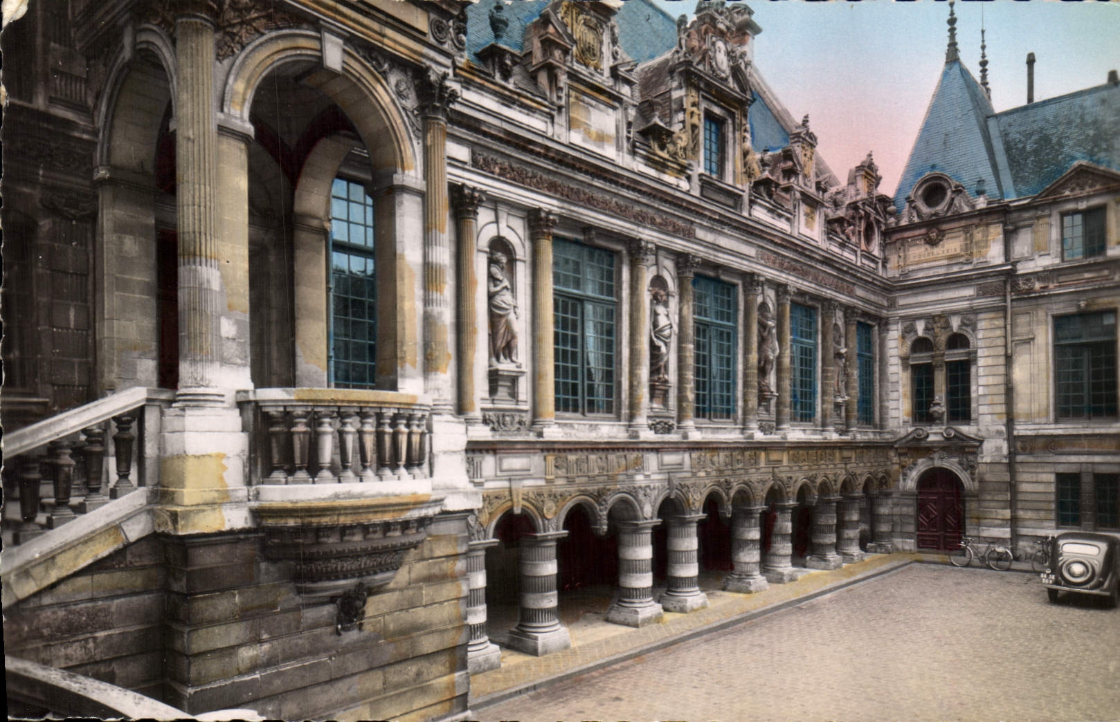 La Rochelle — Hôtel-de-Ville — Cour d'Honneur — Éditions photo du Château, Paris