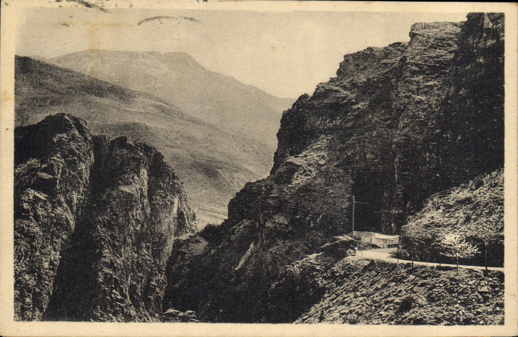CPA Route des Alpes Les Gorges de Guillaumes et Daluis 