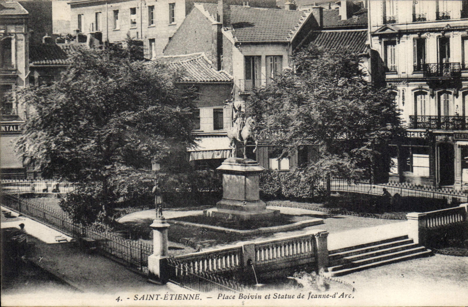 CPA Saint Etienne Place Boivin et Statue de Jeanne d'Arc 