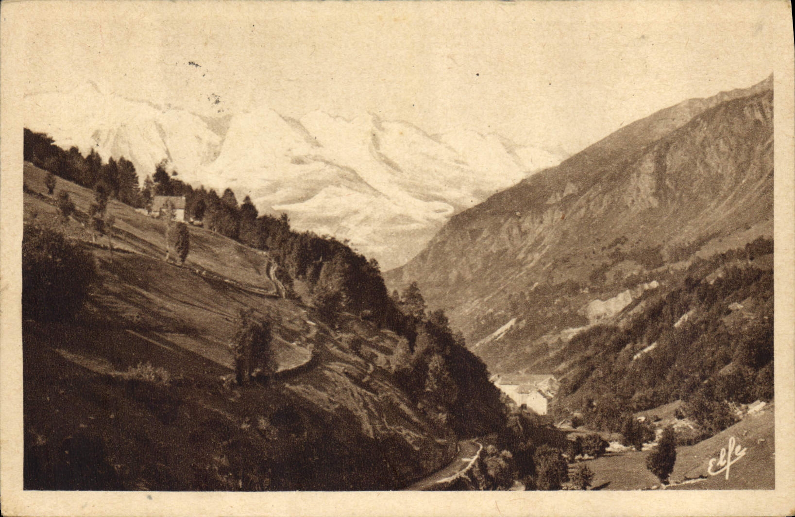 CPA Bareges La Route des Pyrenees Entree de Bareges a la descente du Tourmalet et l'Hopital Militair