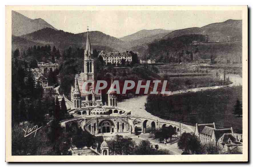CPA Lourdes La Basilique vue du Chateau Fort 