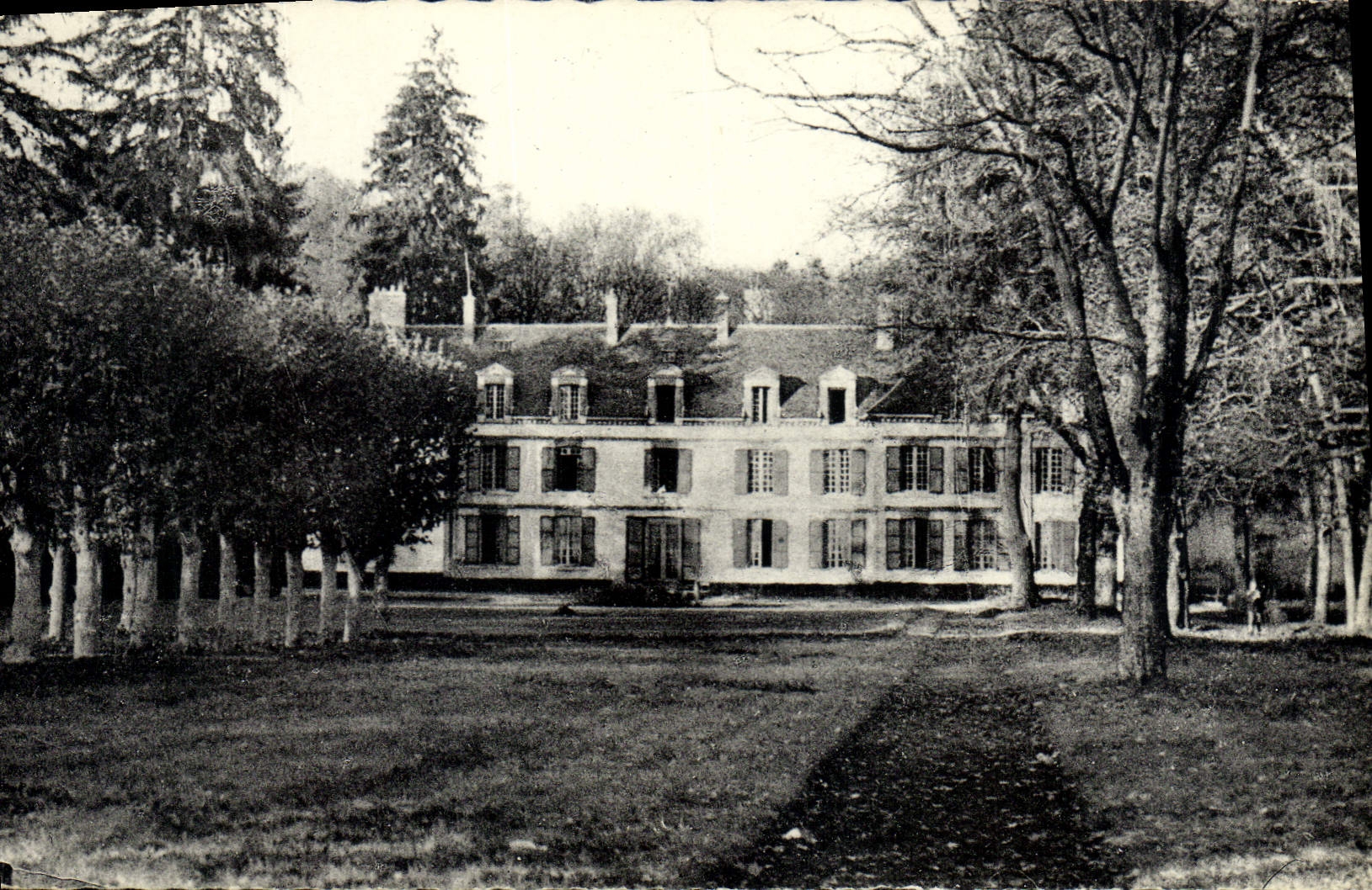 Priory Castle — Fontainebleau Forest — Publisher L.M. Hachette