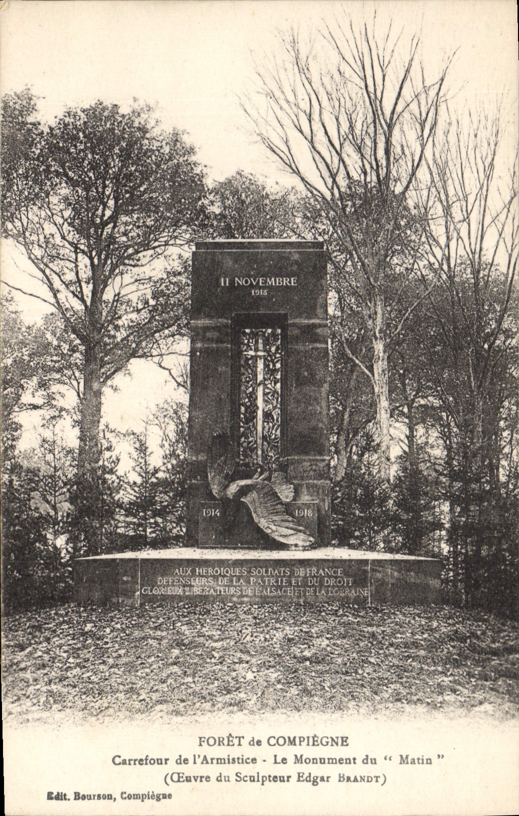 CPA Foret de Compiegne Carrefour de l'Armistice Le Monument du Matin 