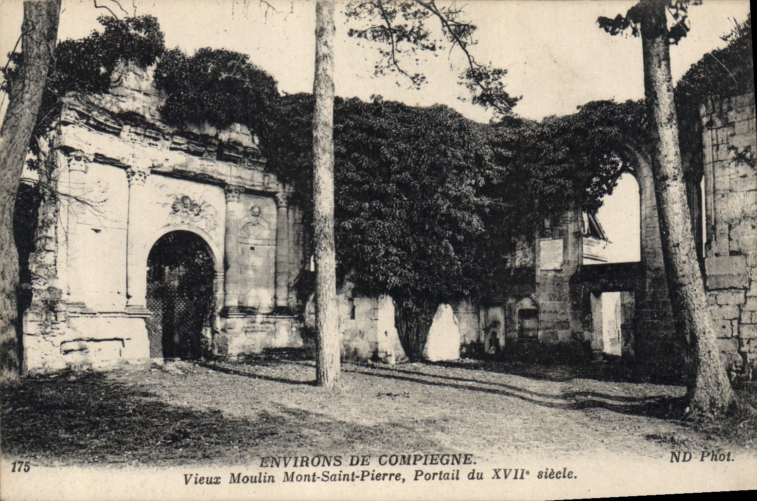 CPA Environs de Compiegne Vieux Moulin Mont Saint Pierre Portail du XVII siecle 