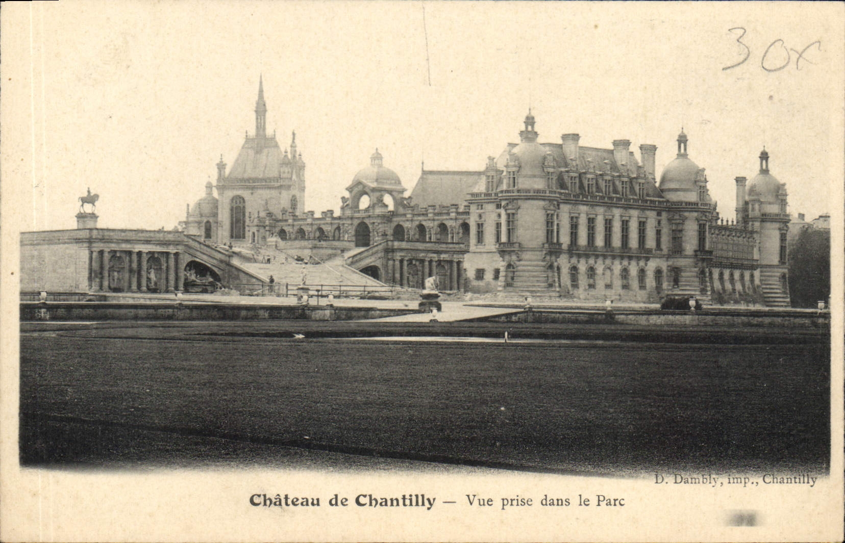 CPA Chateau de Chantilly vue prise dans le Parc 