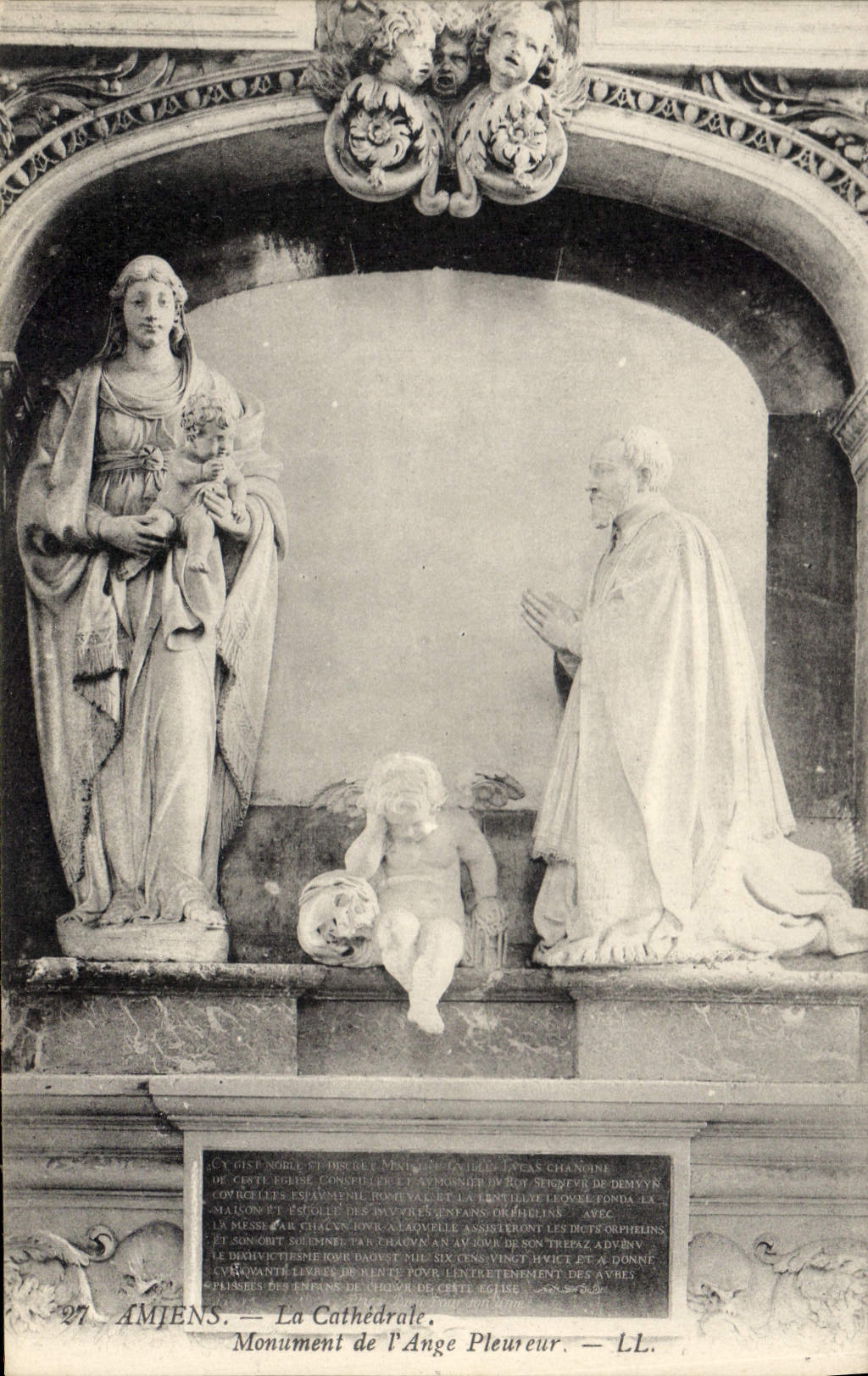 CPA Amiens la Cathedrale Monument de l'Ange Pleureur 