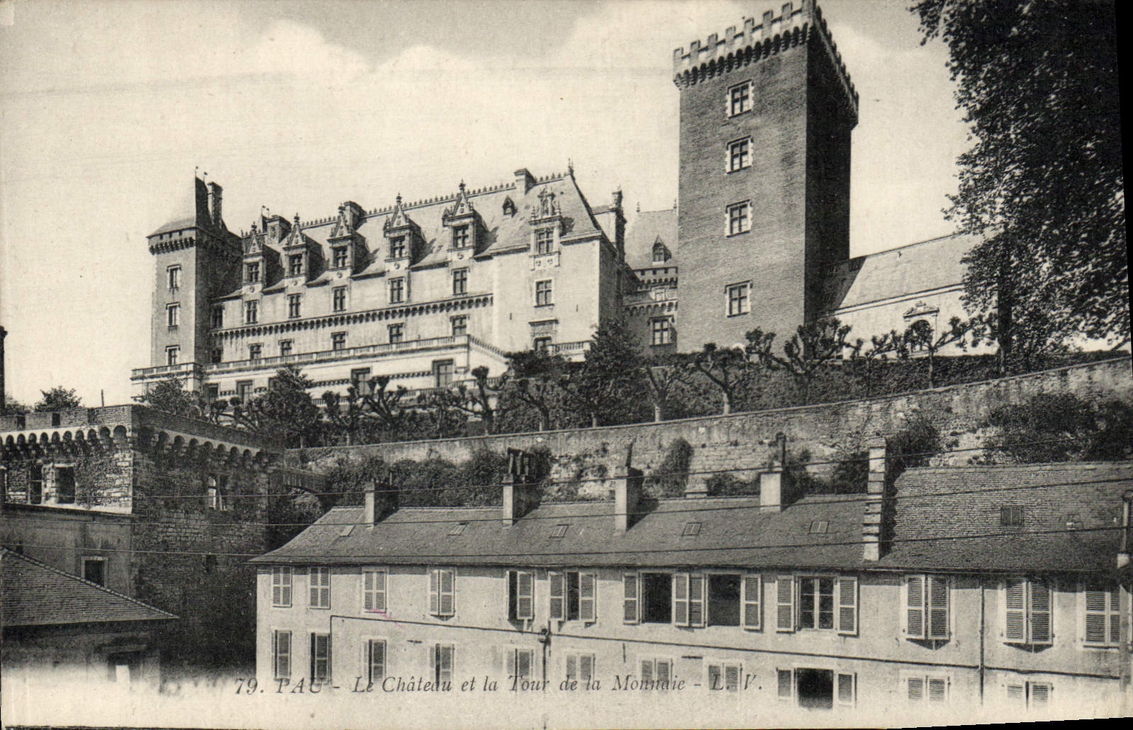 Tâg - Le Château et la Tour de la Monnaie - L. V.