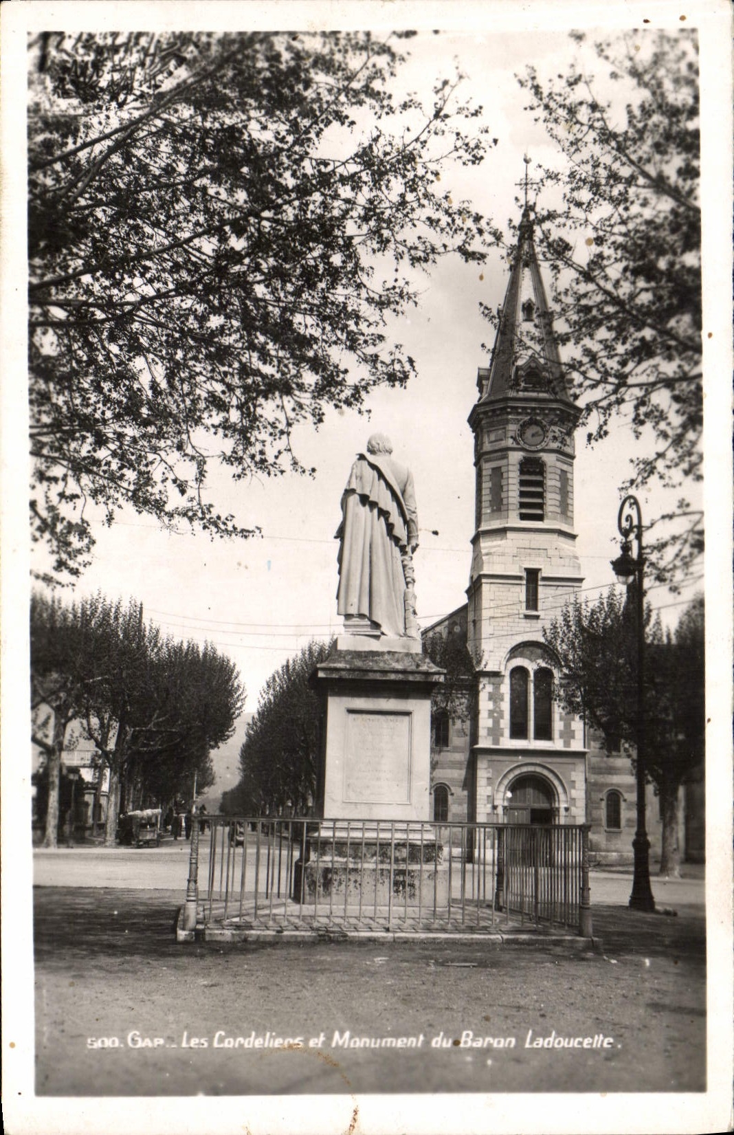 Gap - Les Cordeliers et Monument du Baron Ladoucette