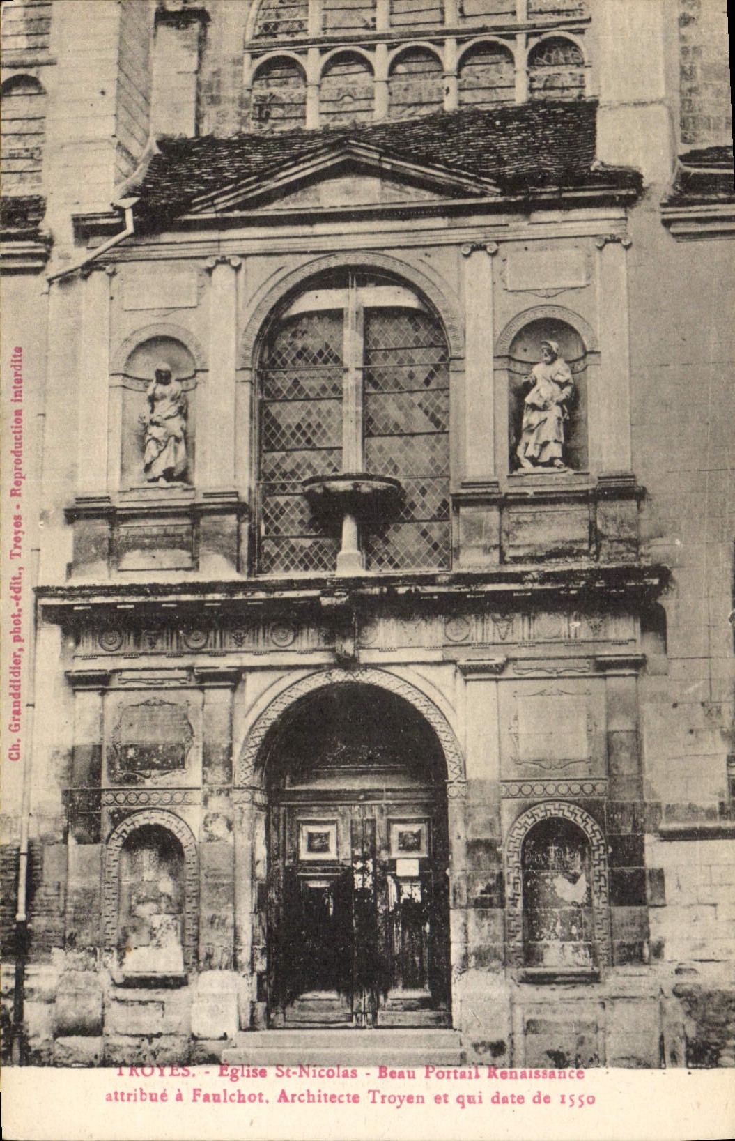 Troyes - Église St-Nicolas - Beau Portail Renaissance attribué à Faulchot et qui date de 1550