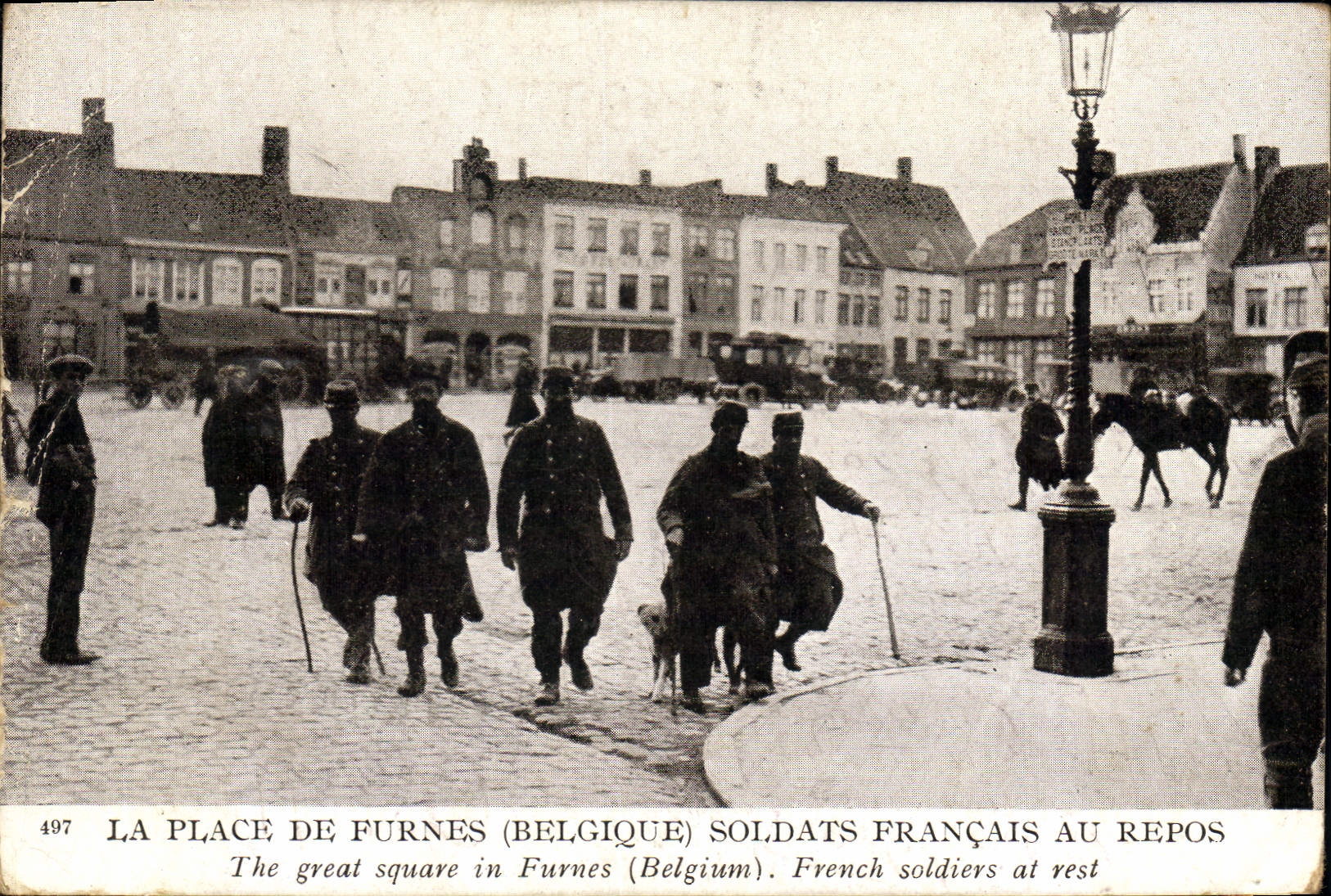 CPA La Place de Furnes Belgique Soldats Francais au Repos 