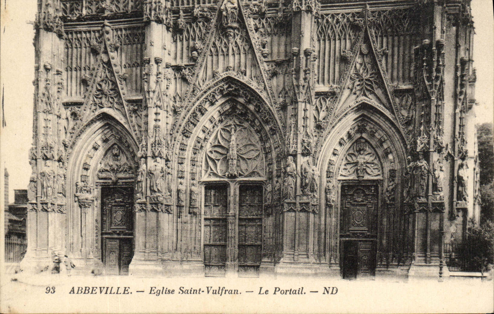 CPA Abbeville Eglise Saint Vulfran le Portail 