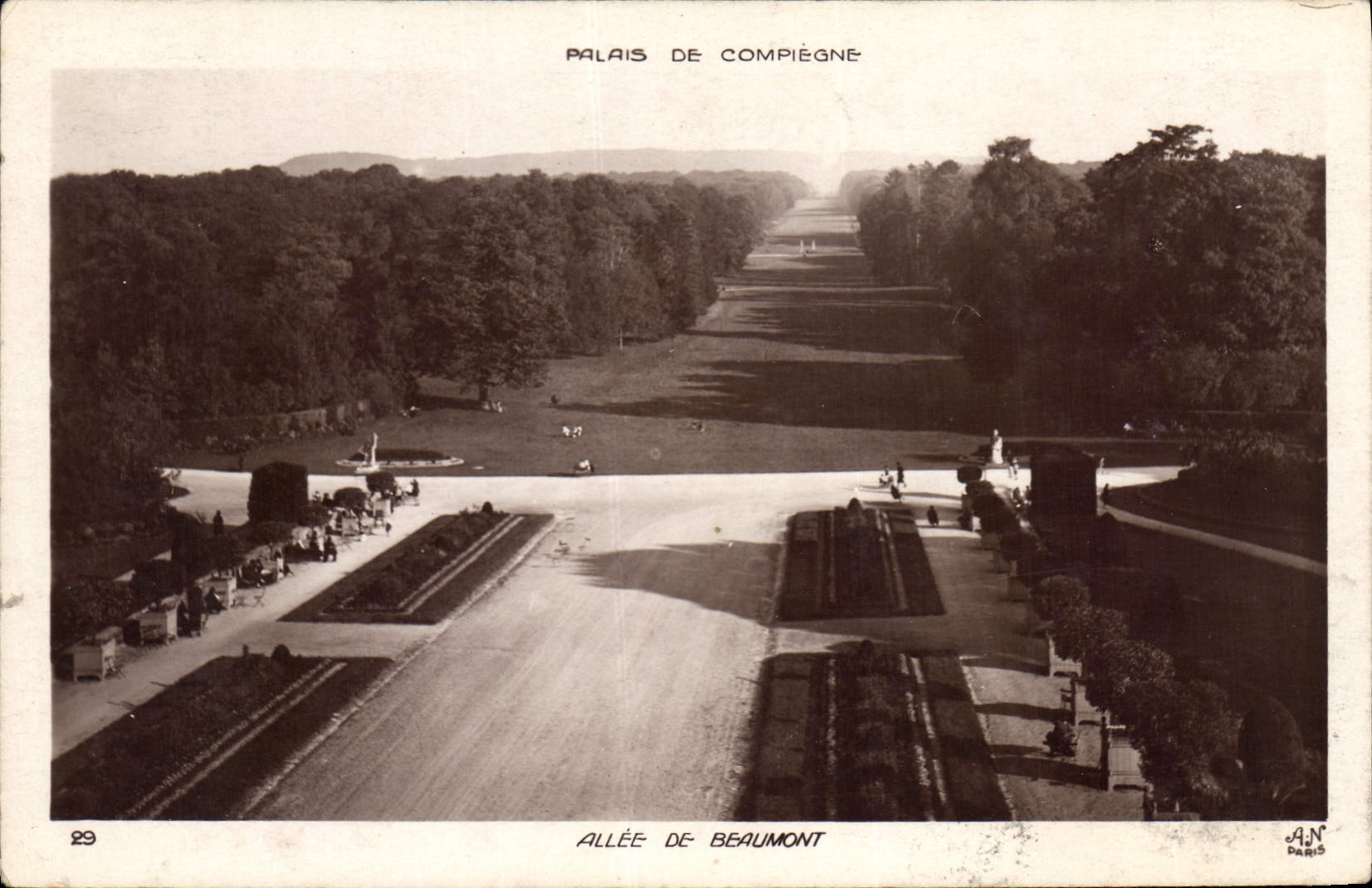 CPA Palais de Compiegne Allee de Beaumont 
