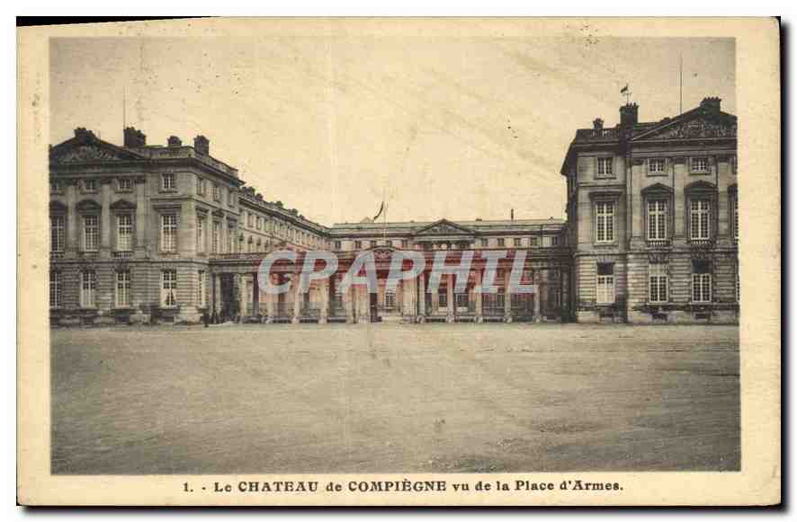 CPA Le Chateau de Compiegne vu de la Place d'Armes 