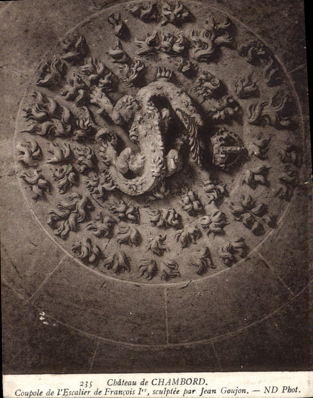 CPA Chateau de Chambord Coupole de l'Escalier de Francois Ier Sculptee par Jean Goujon 