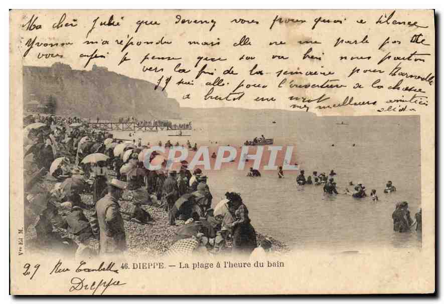 CPA Dieppe la plage a l'heure du bain 