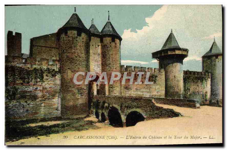 CPA Carcassonne Cite l'entree du Chateau et la Tour du Major 
