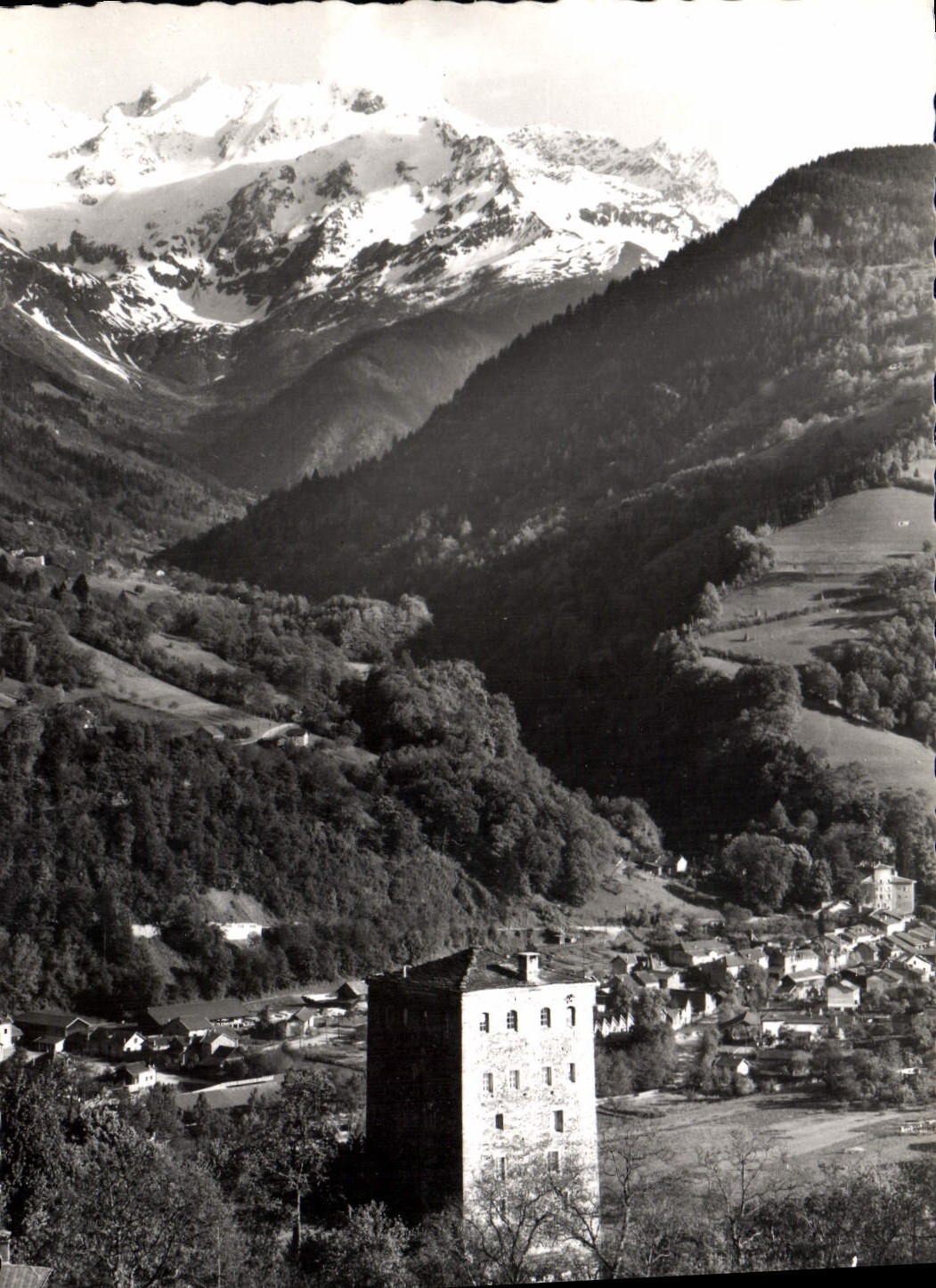 Allevard-les-Bains — La Tour du Treuil et le Glacier du Gleyzin — Éditions SPADEM