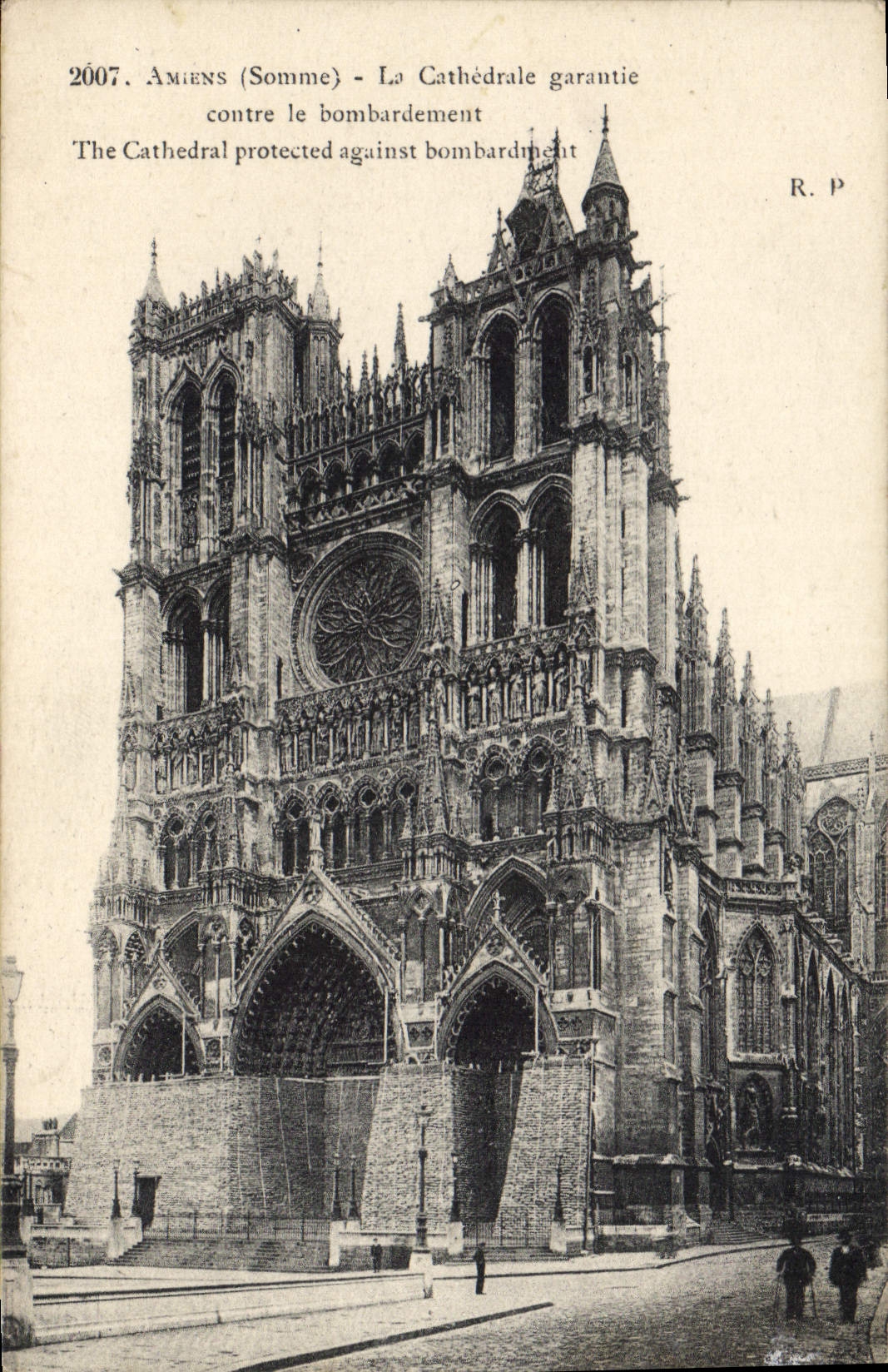 CPA Amiens Somme La Cathedrale garantie contre le bombardement 