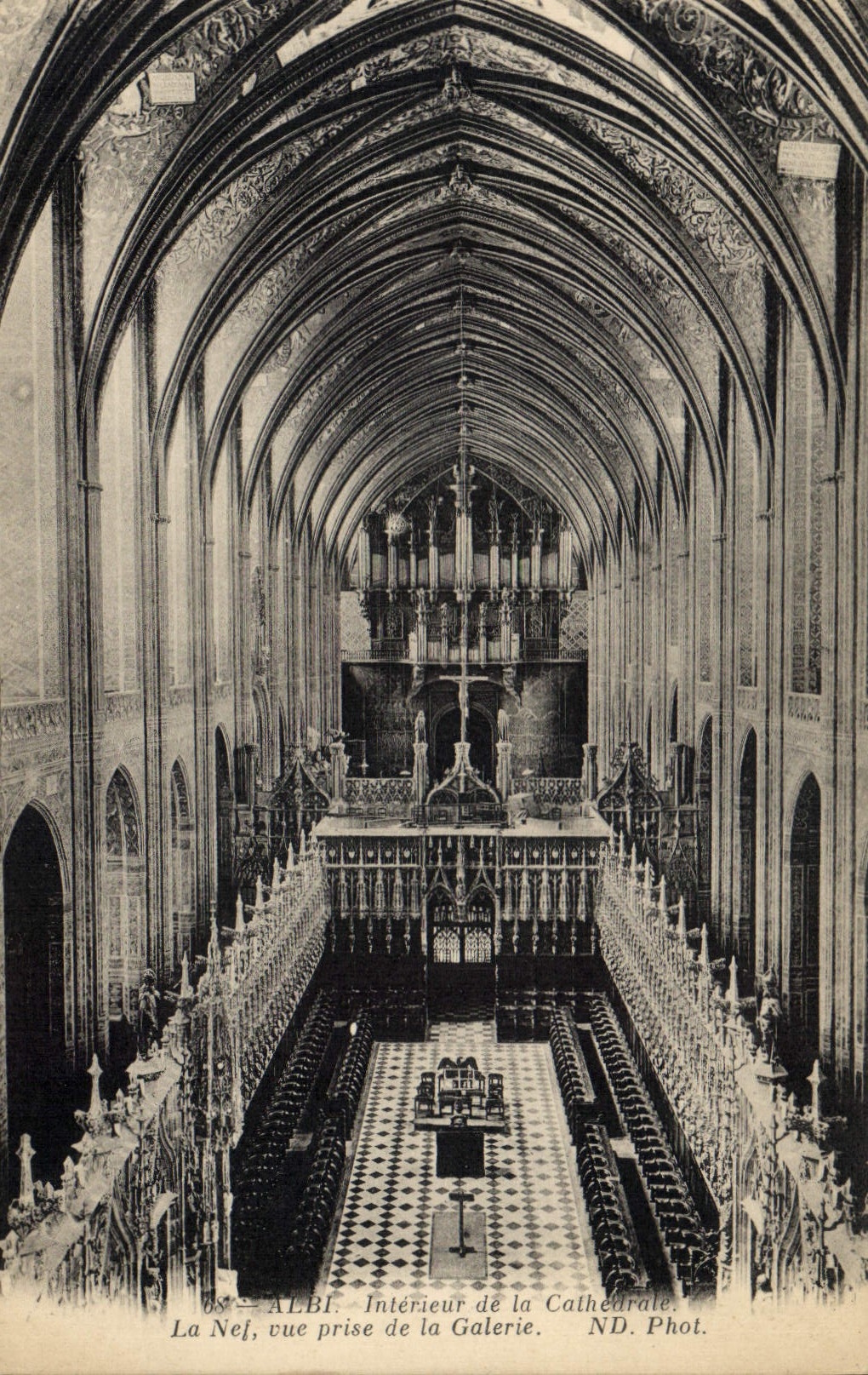 Albi — Intérieur de la Cathédrale, La Nef vue prise de la Galerie — ND. Phot.