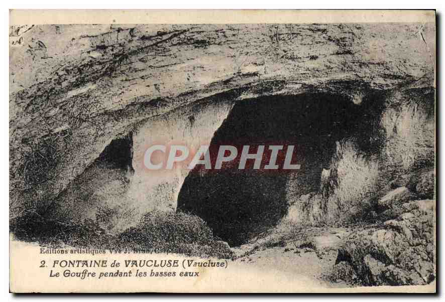 CPA Fontaine de Vaucluse Vaucluse Le Gouffre pendant les basses eaux 