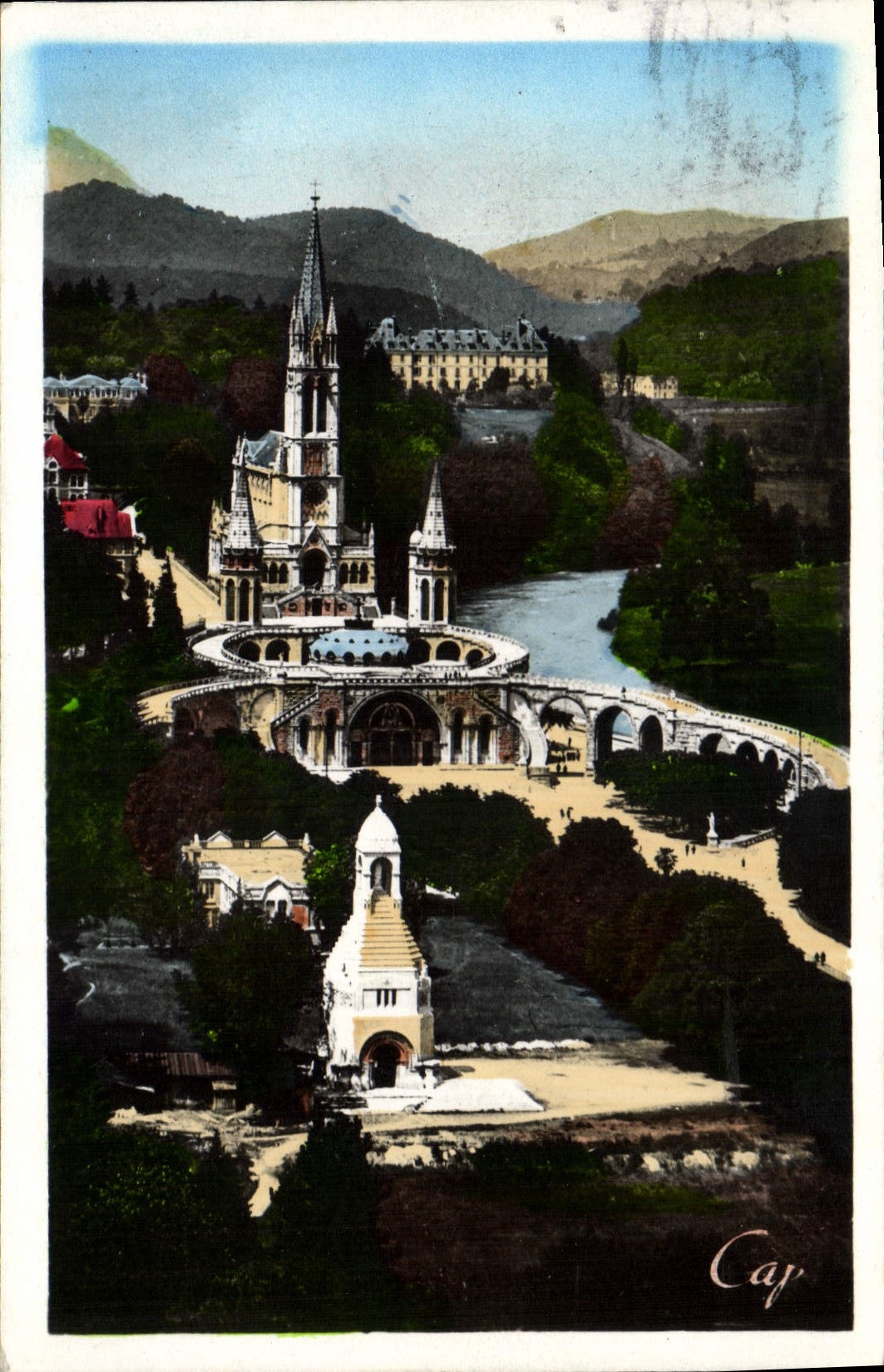 CPA Lourdes La Basilique et le Monument interallie 