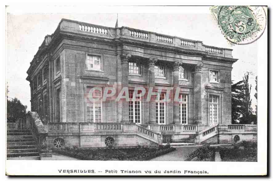 CPA Versailles Petit Trianon vu du Jardin Francais 