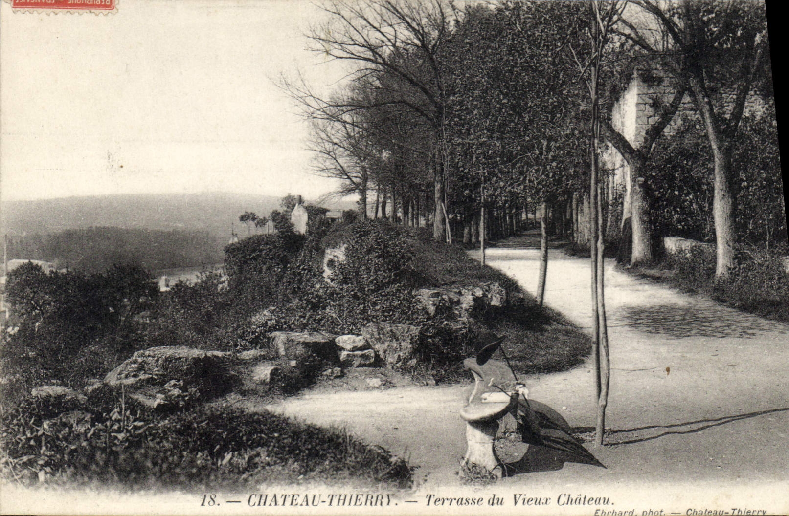CPA Chateau Thierry Terrasse du Vieux Chateau 