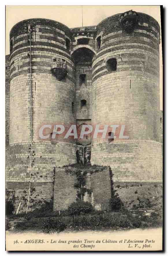 CPA Angers Les deux grandes Tours du Chateau et l'Ancienne Porte des Champs 