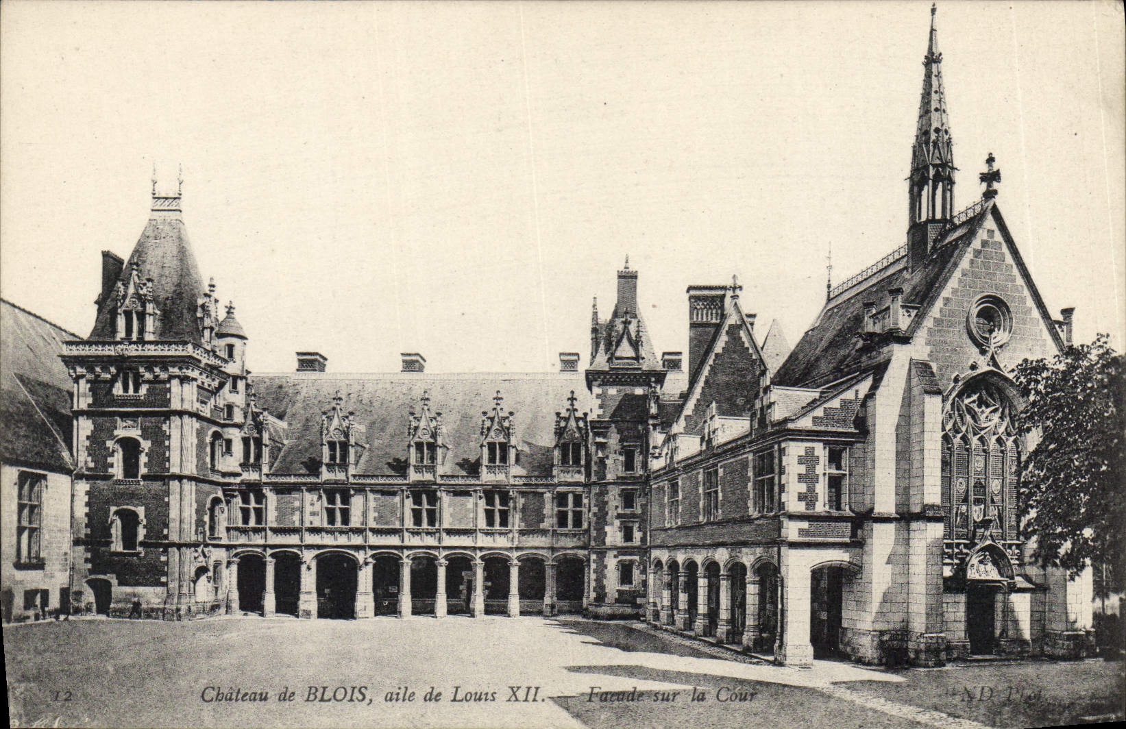 CPA Chateau de Blois aite de Louis XII Facade sur la Cour 