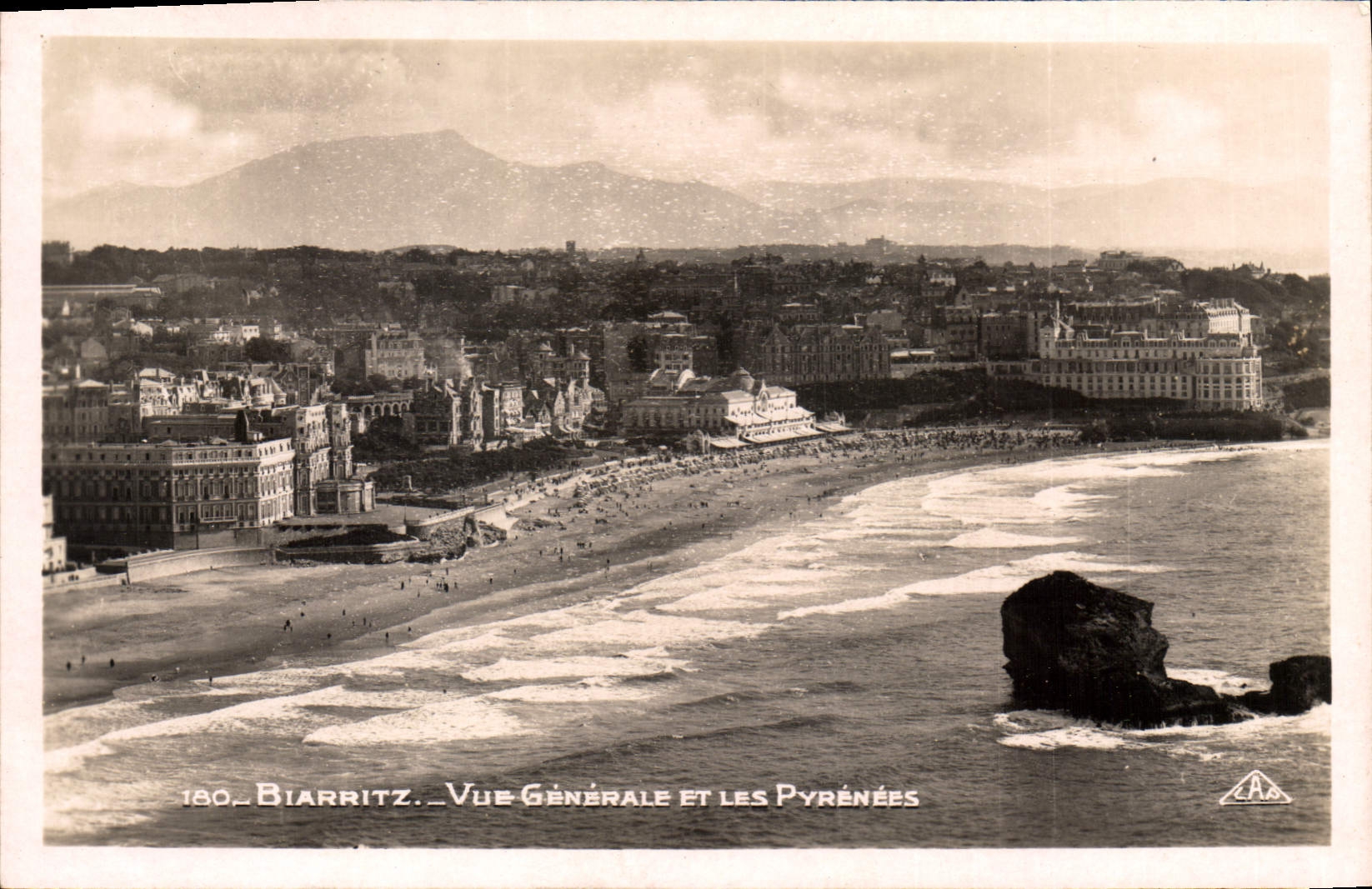 CPA Biarritz Vue generale et les Pyrenees 