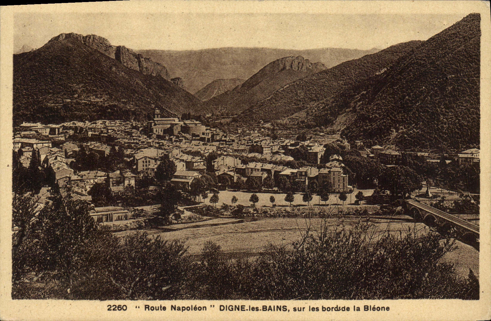 CPA Route Napoleon Digne les Bains sur lea bords de la Bleone 