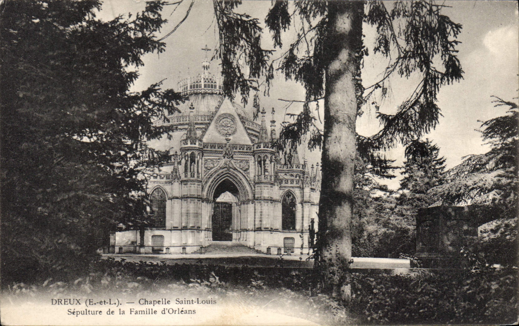 Dreux (E-et-L.) — Chapelle Saint-Louis — Sépulture de la Famille d'Orléans