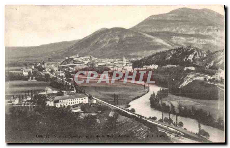 CPA Lourdes Vue panoramique prise de la Route du Pau 