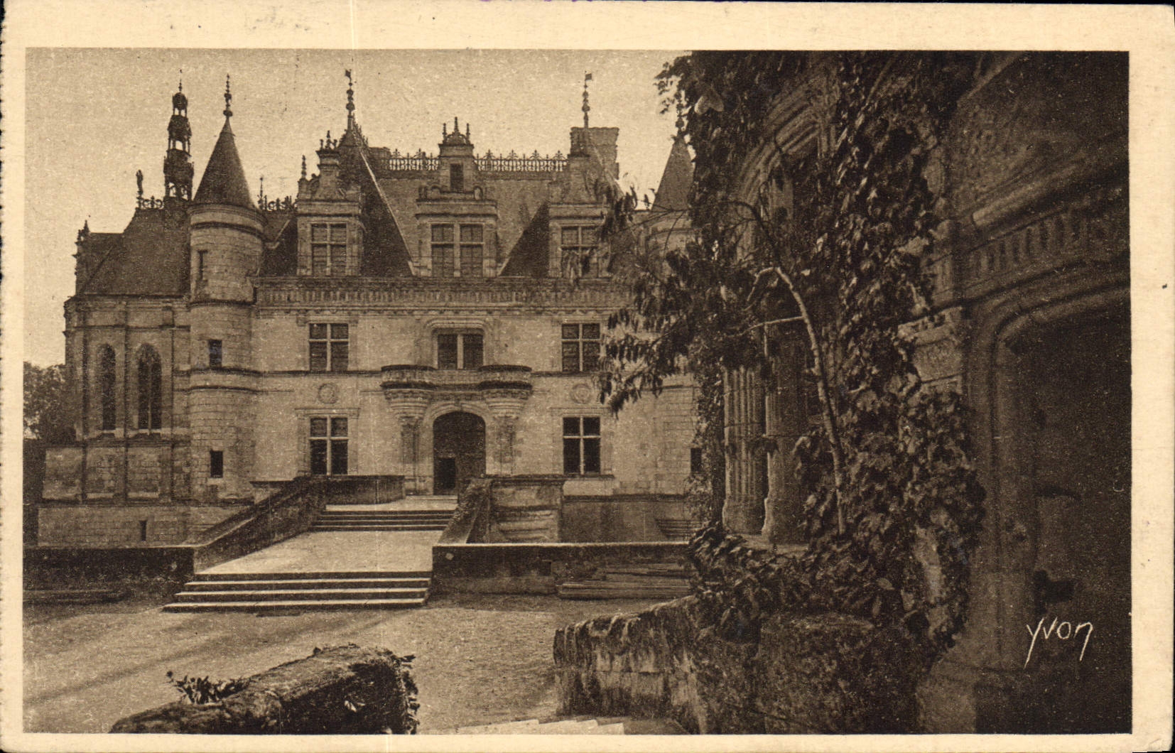 CPA Douce France Chateaux de la Loire Chateau de Chenonceaux Aile Thomas Bohier et detail de la Tour
