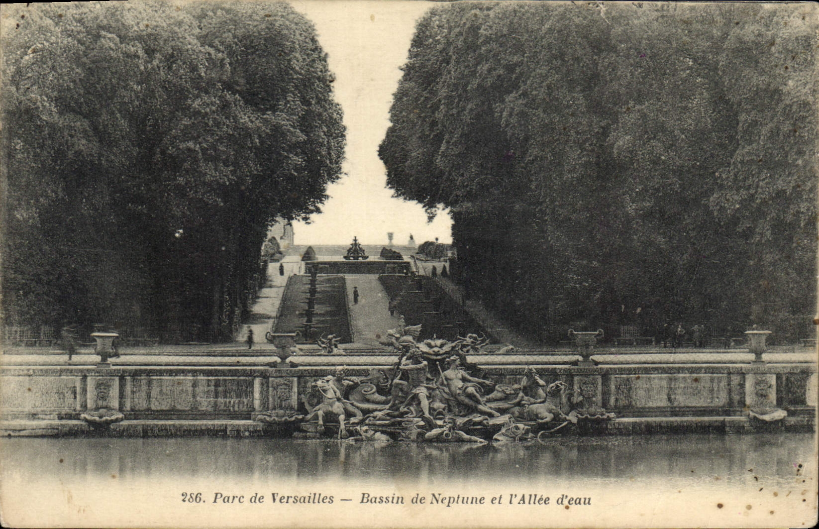 Parc de Versailles — Bassin de Neptune et l'Allée d'eau — Héliotypie A. Bourdier, n°286