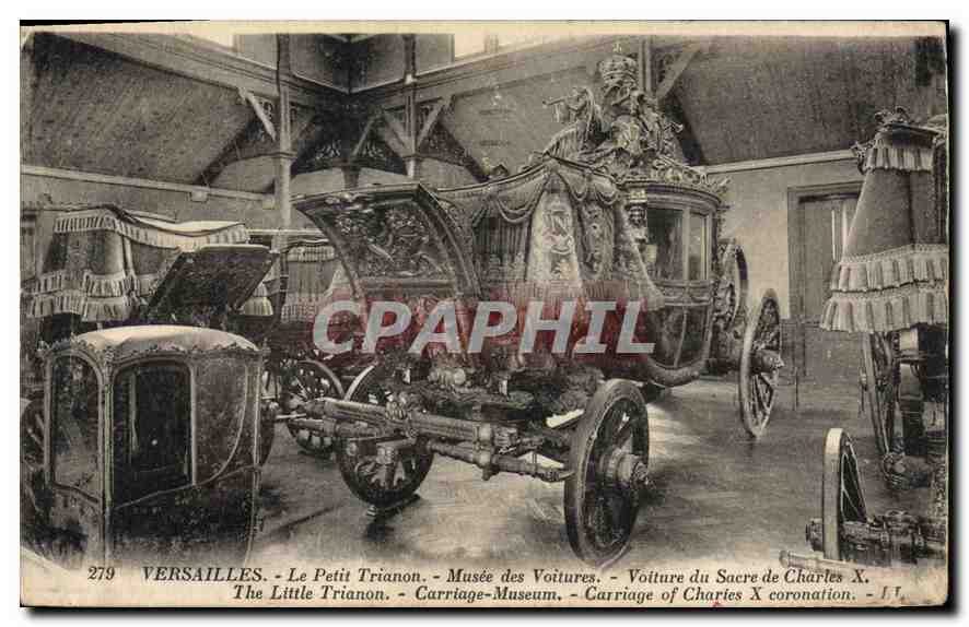 CPA Versailles Le Petit Trianon Musee des Voitures Voiture de Sacre de Charles 