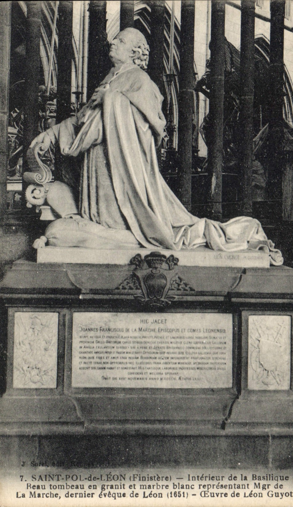 CPA Saint Pol de Leon Finistere Interieur de la Basilique 
