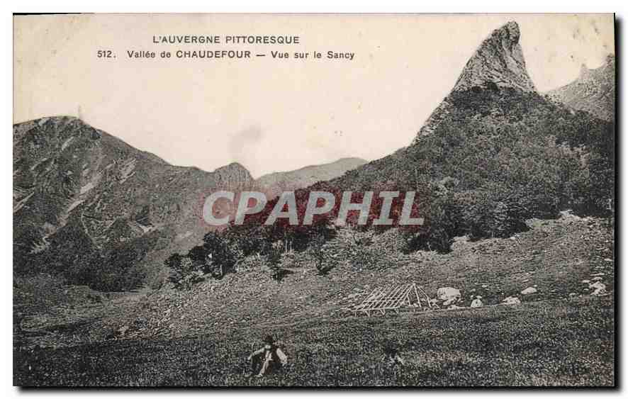 CPA l'Auvergne Pittoresque Vallee de Chaudefour Vue sur le Sancy 