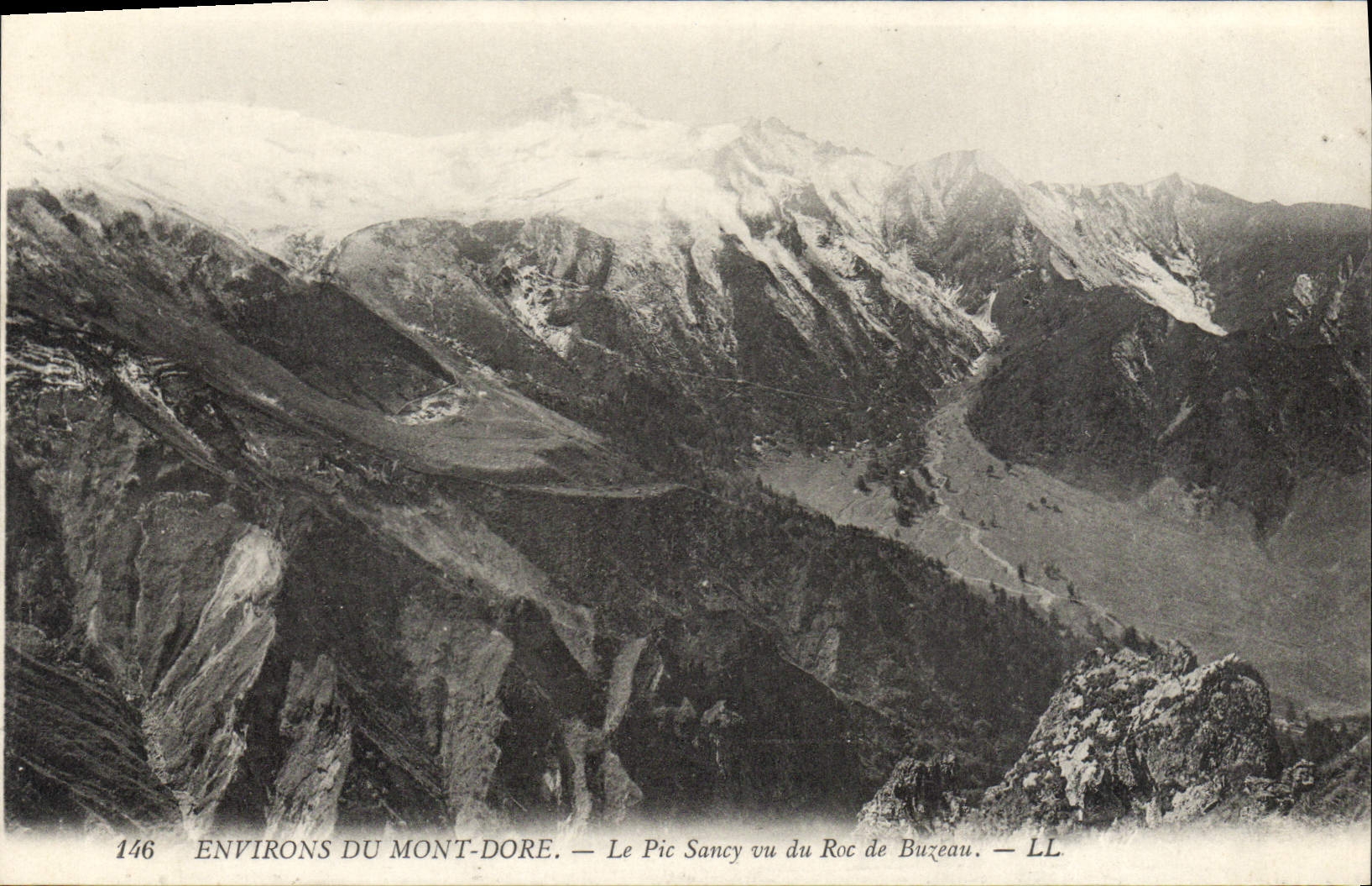 CPA Environs du Mont Dore Le pic Sancy vu du Roc de Buzeau 