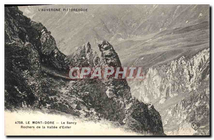 CPA l'Auvergne Pittoresque Le Mont Dore Le Sancy Rochers de la Vallee d'Enfer 