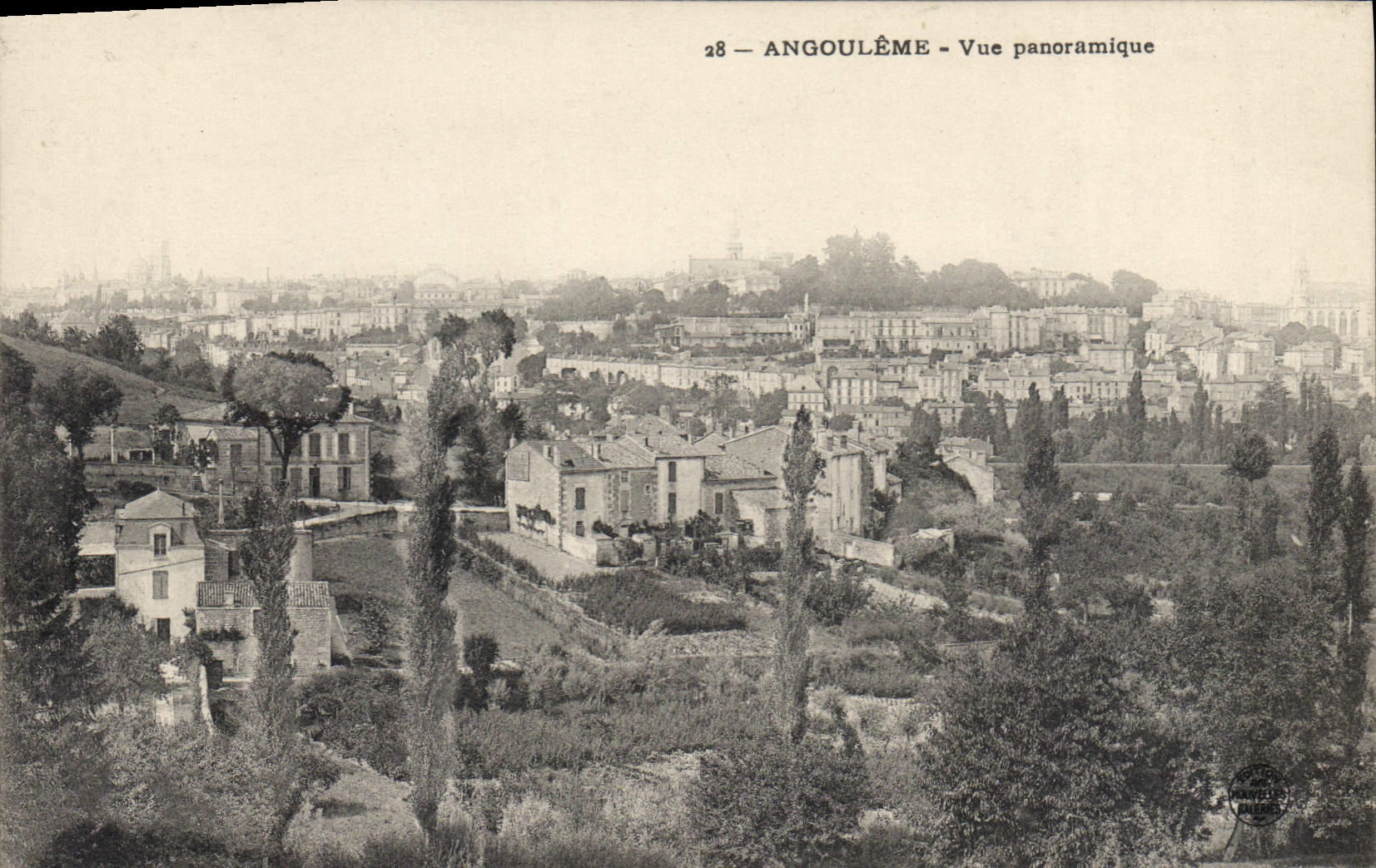 Angoulême - Vue panoramique — éditeur : Paris, Impr. de P. Buisson