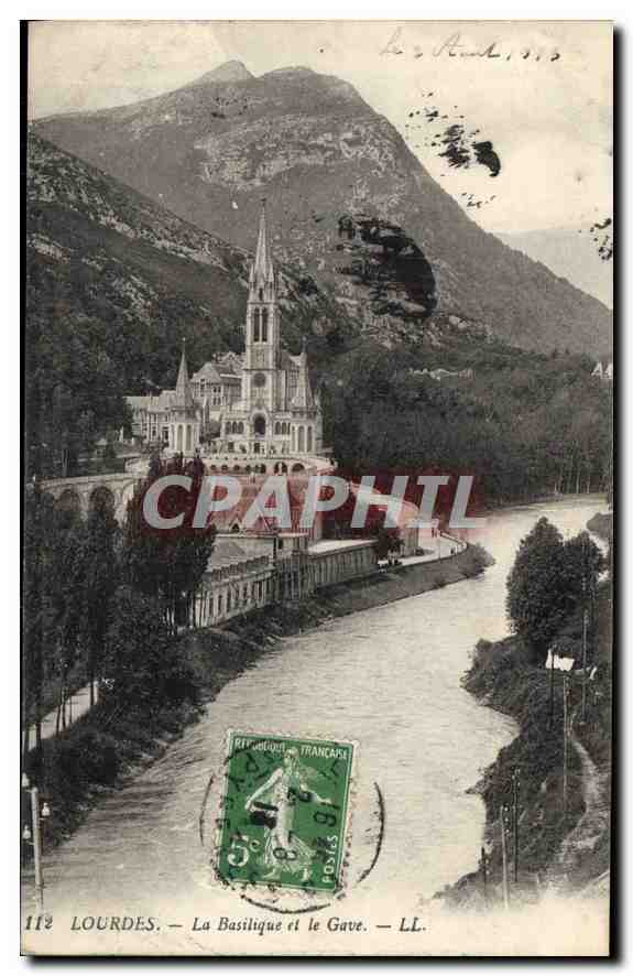CPA Lourdes La Basilique et le Gave 