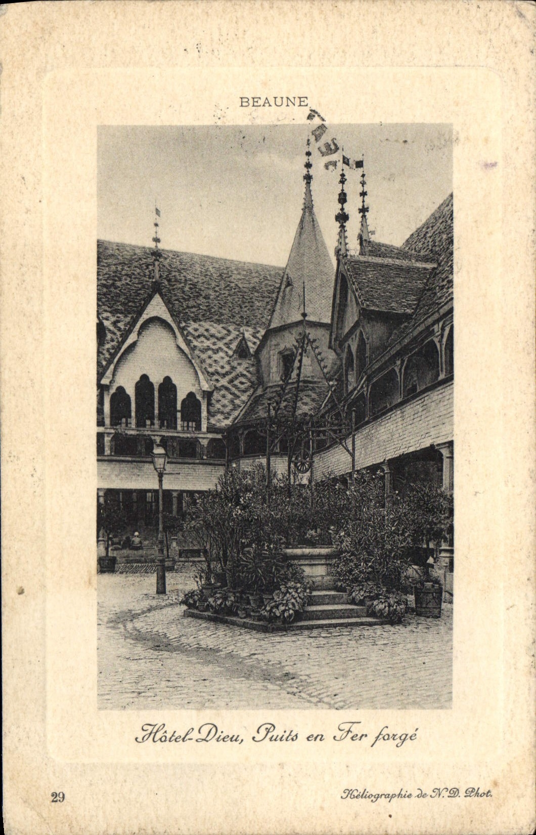 CPA Beaune Hotel Dieu Puits en Fer porge 
