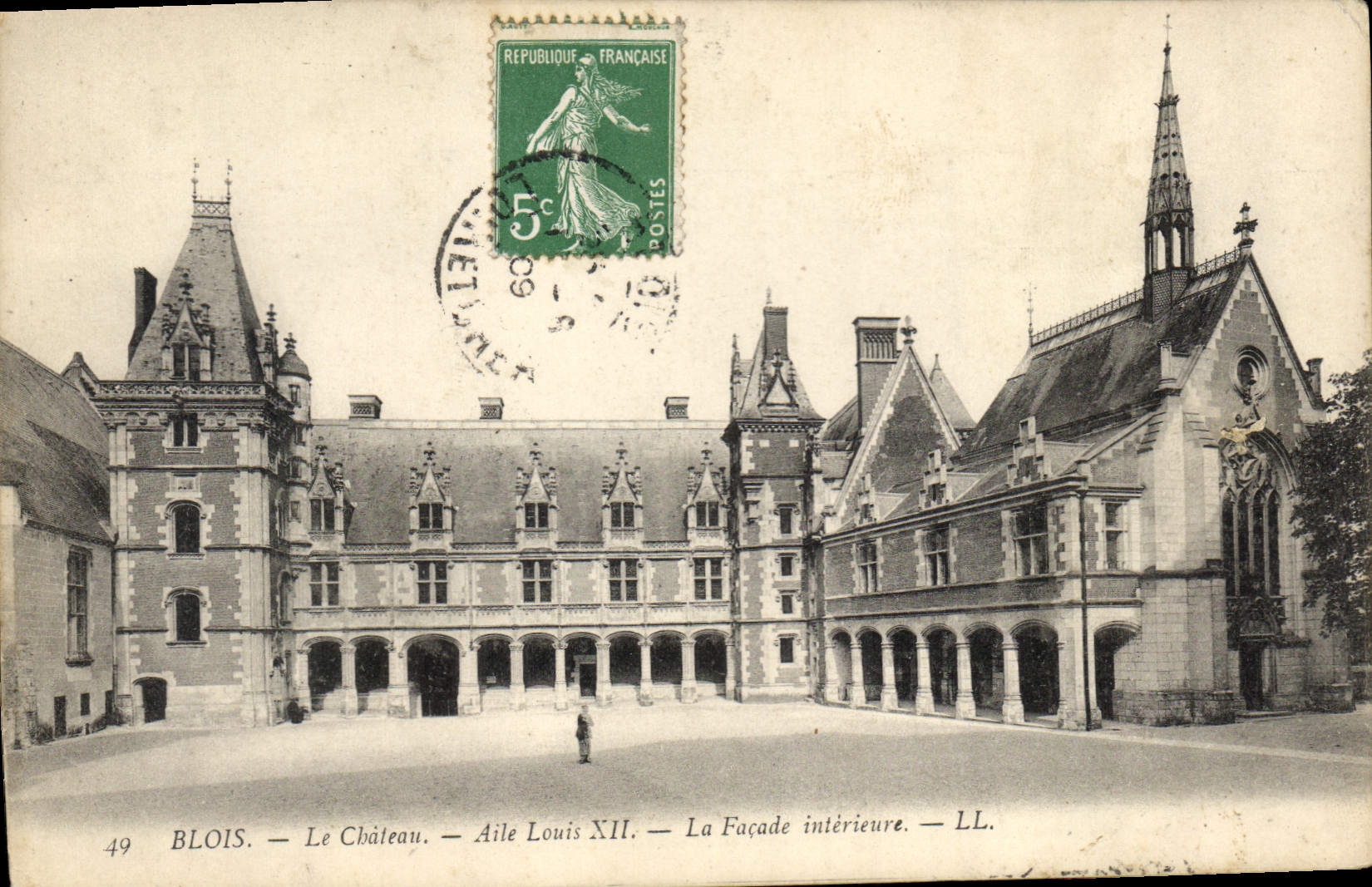 CPA Blois Le Chateau Aile Louis XII La Facade interieure 