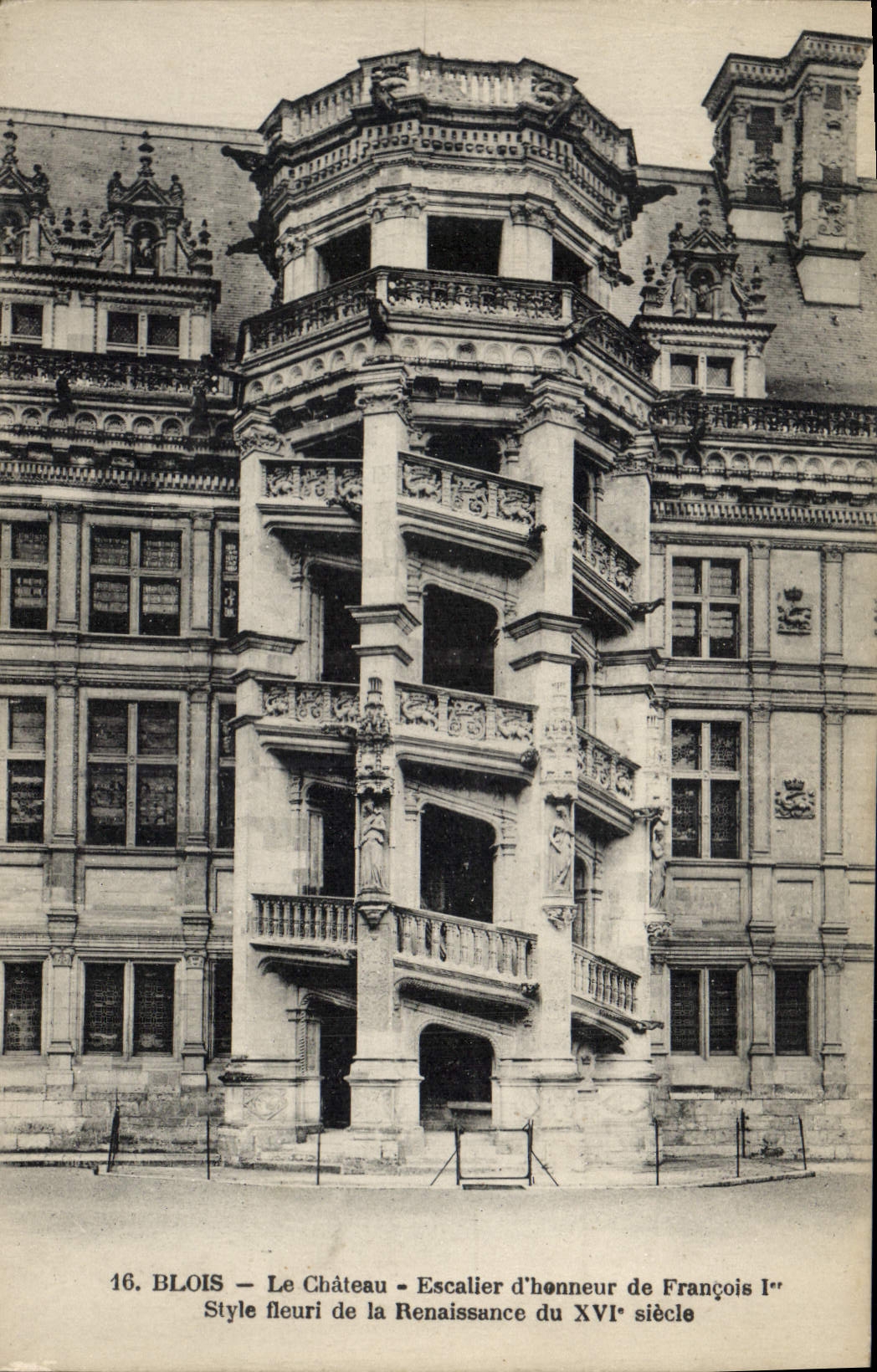 CPA Blois Le Chateau Escalier d'honneur de Francois I 