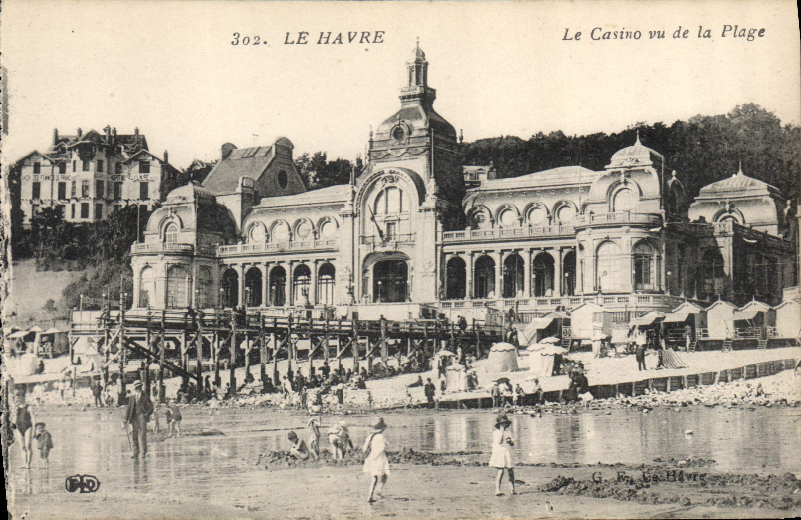 CPA Le Havre Le Casino vu de la Plage 