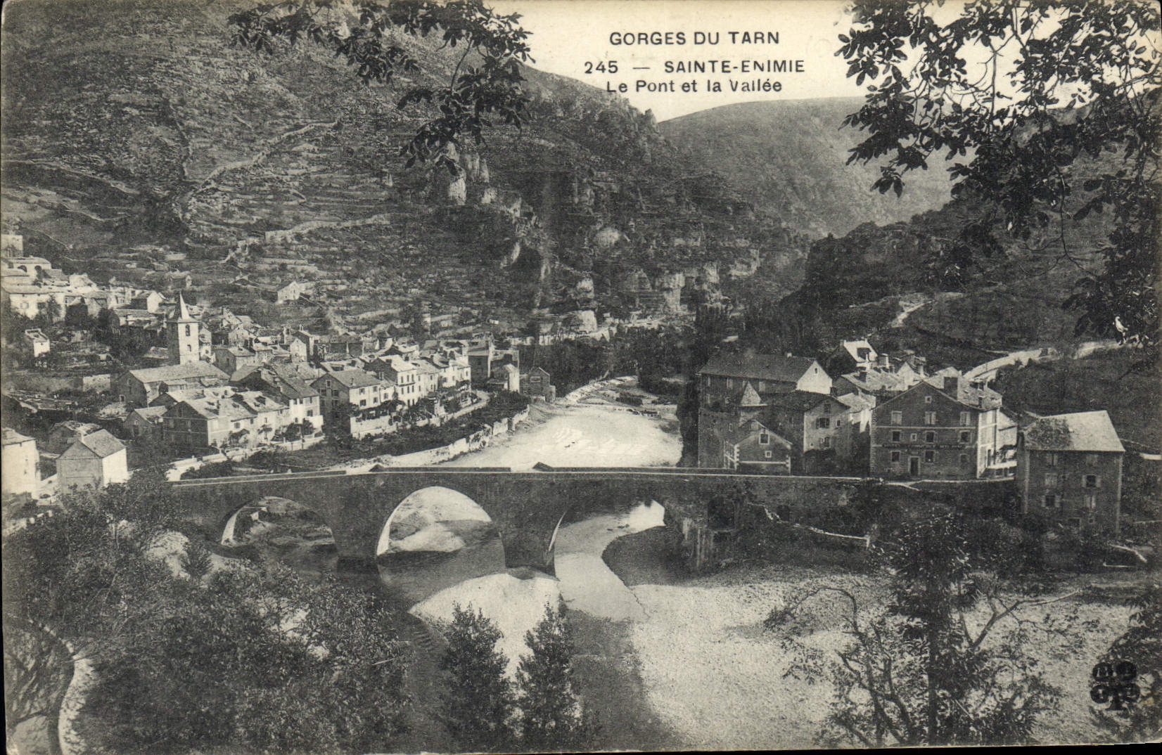 Gorges du Tarn — Sainte-Enimie — Le Pont et la Vallée — éditeur CPAPHIL n°245