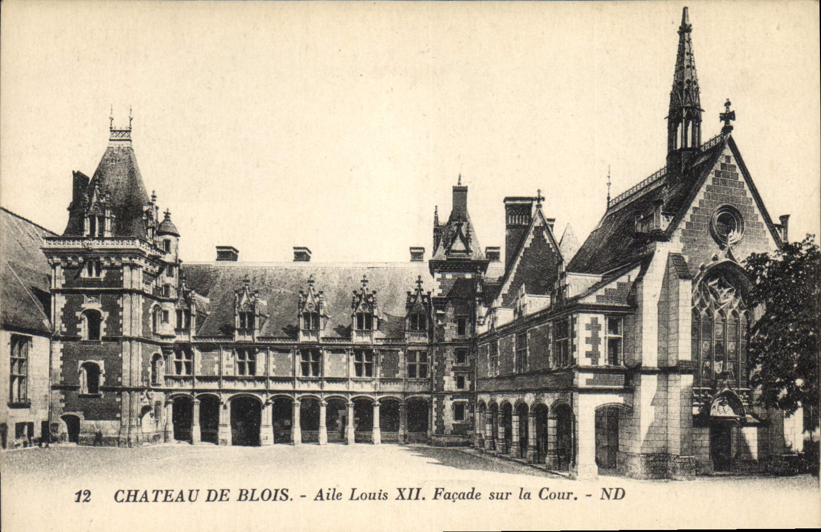 Château de Blois — Aile Louis XII. Façade sur la Cour. — ND