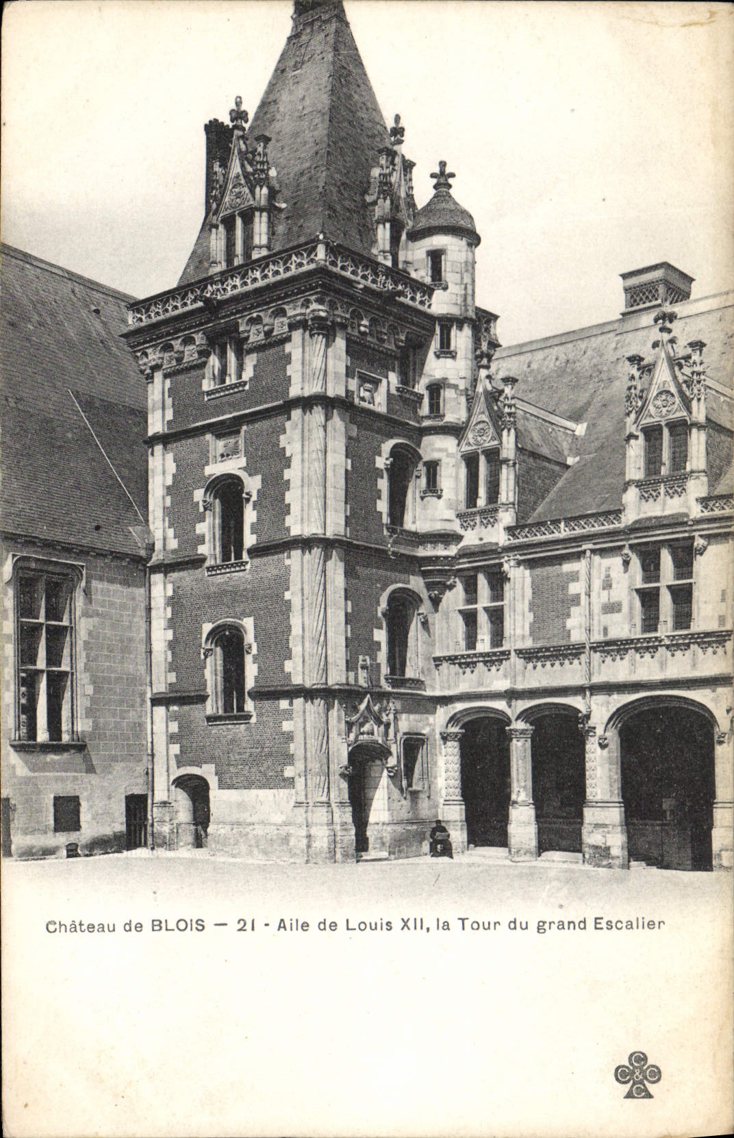 Château de BLOIS — Aile de Louis XII, la Tour du grand Escalier — éditeur inconnu, n° de série 21